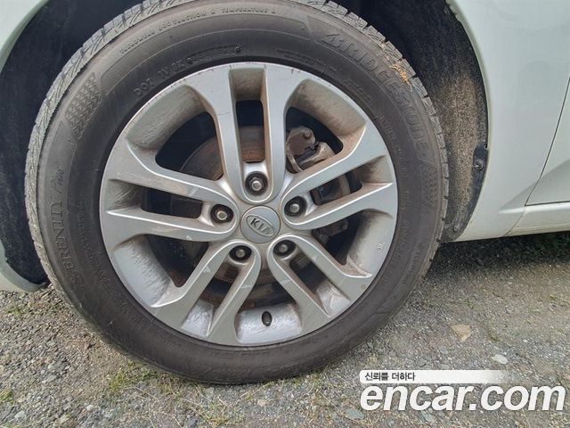 Kia Porte 2011 — photo 7