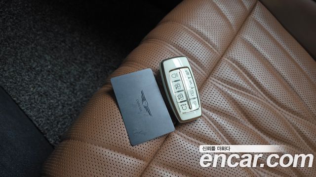 Genesis GV70 2021 — photo 17