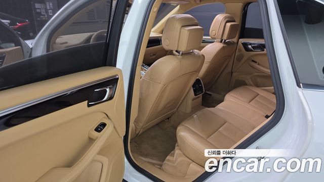 Porsche Macan 2017 — photo 11