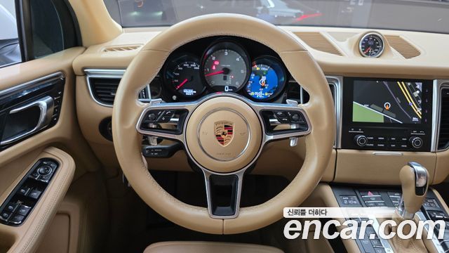 Porsche Macan 2017 — photo 12