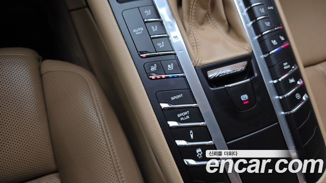 Porsche Macan 2017 — photo 16