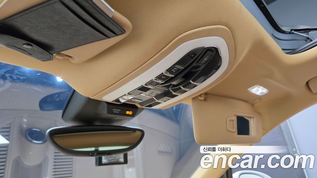 Porsche Macan 2017 — photo 17