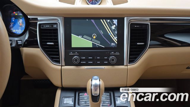 Porsche Macan 2017 — photo 18