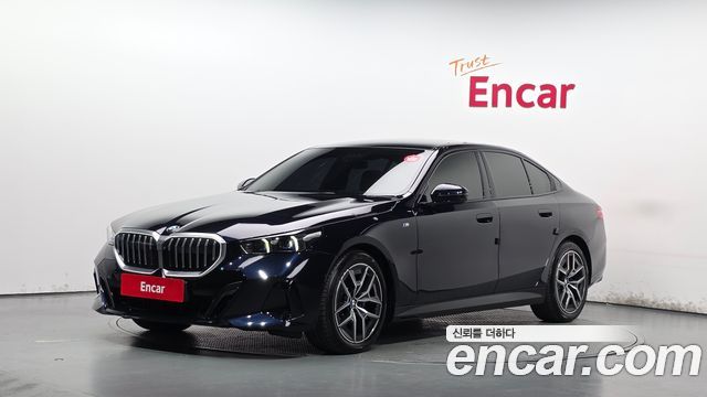 BMW 5-Series 2025 — photo 1