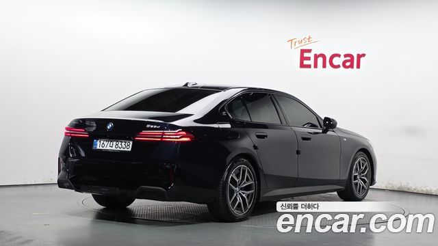 BMW 5-Series 2025 — photo 2