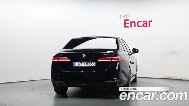 BMW 5-Series 2025 — photo 4