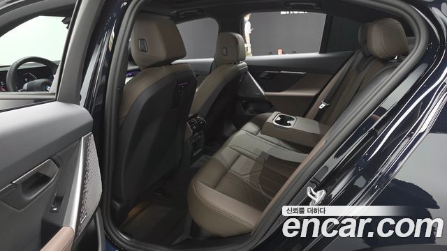 BMW 5-Series 2025 — photo 17