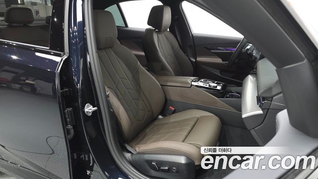 BMW 5-Series 2025 — photo 16