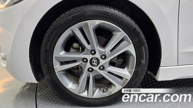 Hyundai AVANTE 2017 — photo 5
