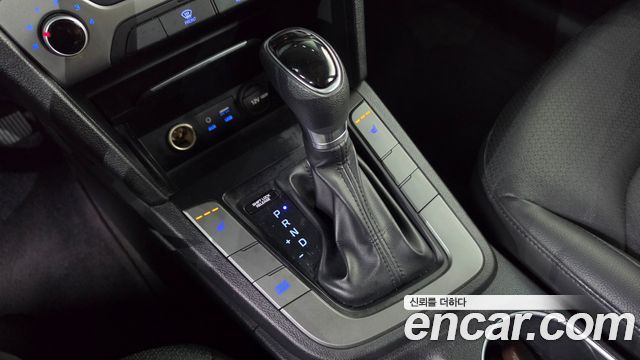 Hyundai AVANTE 2017 — photo 9