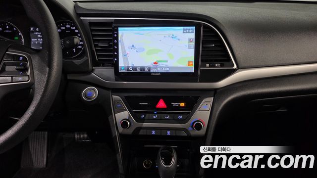 Hyundai AVANTE 2017 — photo 12