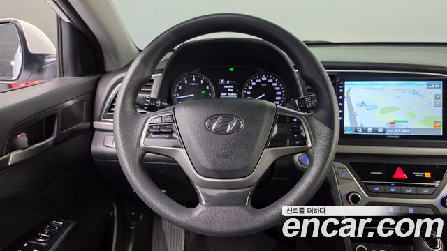 Hyundai AVANTE 2017 — photo 13