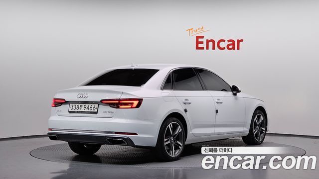 Audi A4 2019 — photo 2