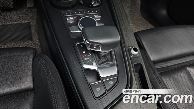Audi A4 2019 — photo 12