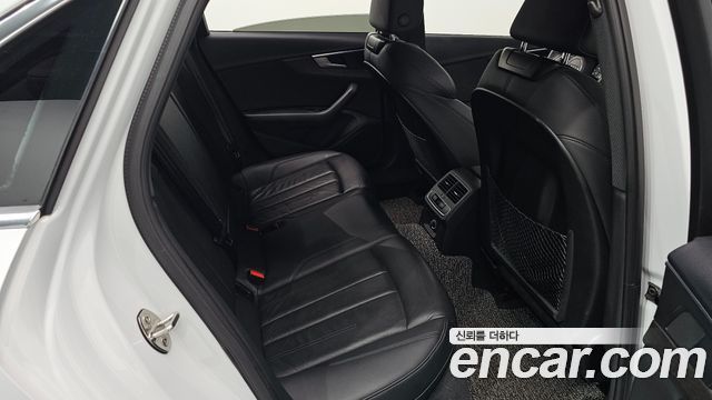Audi A4 2019 — photo 18