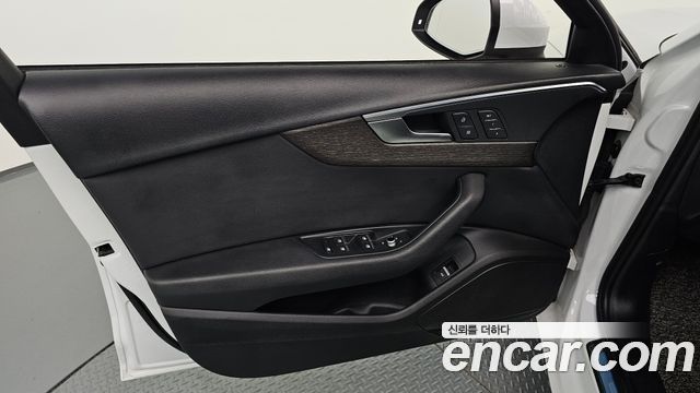 Audi A4 2019 — photo 14