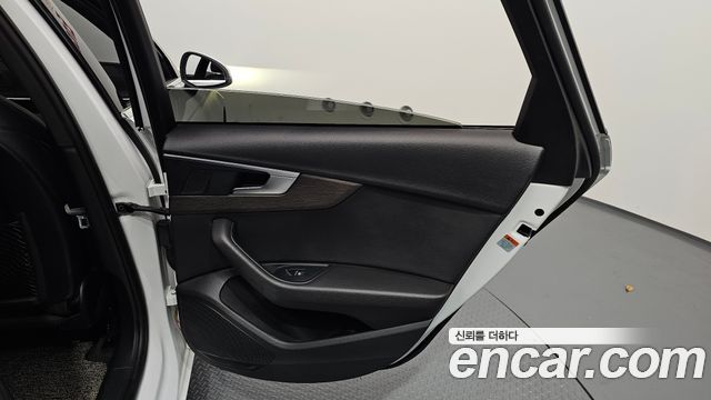 Audi A4 2019 — photo 15