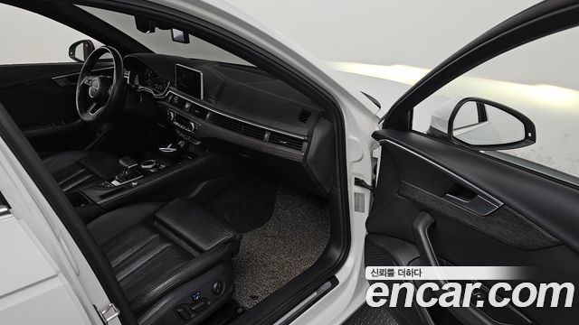 Audi A4 2019 — photo 16