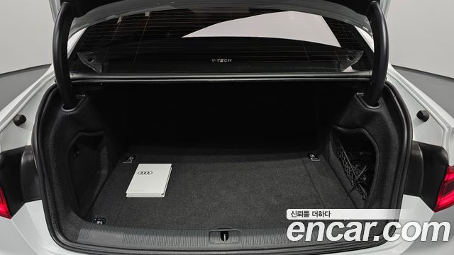 Audi A4 2019 — photo 29