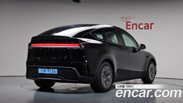 Tesla Model Y 2026 — photo 2