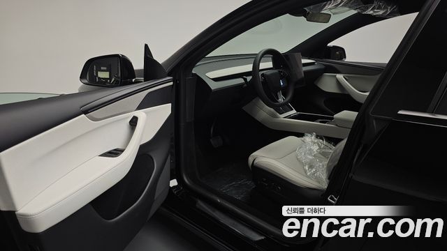 Tesla Model Y 2026 — photo 13