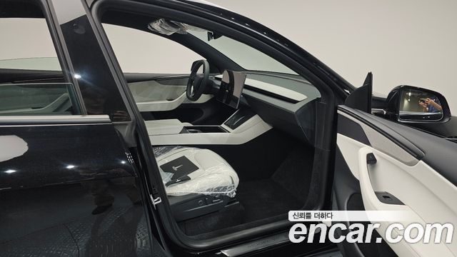 Tesla Model Y 2026 — photo 17