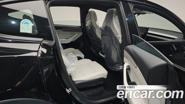 Tesla Model Y 2026 — photo 18