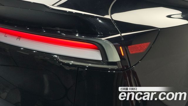 Tesla Model Y 2026 — photo 9