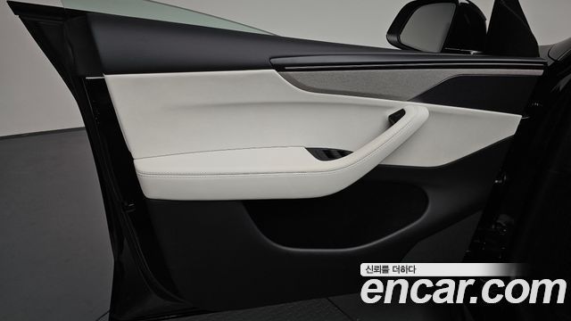 Tesla Model Y 2026 — photo 14