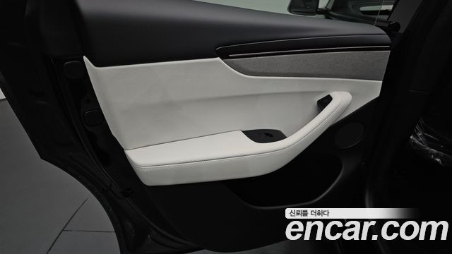 Tesla Model Y 2026 — photo 15