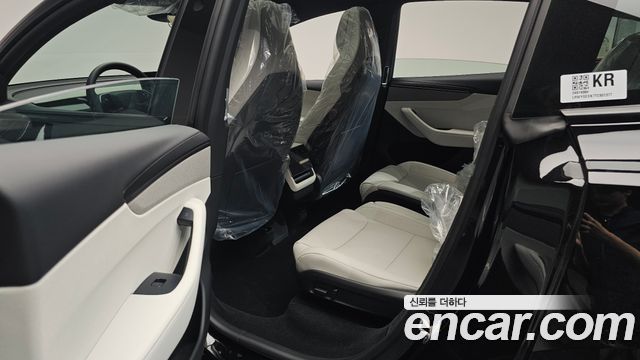 Tesla Model Y 2026 — photo 16