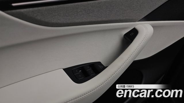 Tesla Model Y 2026 — photo 30