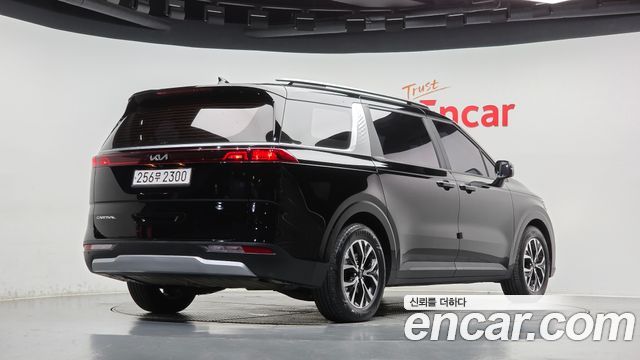 Kia Canival 2022 — photo 2