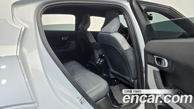 Polestar Polestar 2 2023 — photo 17