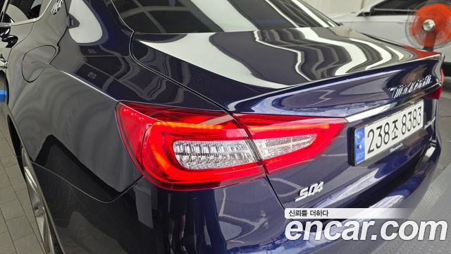 Maserati Quattroporte 2018 — photo 9