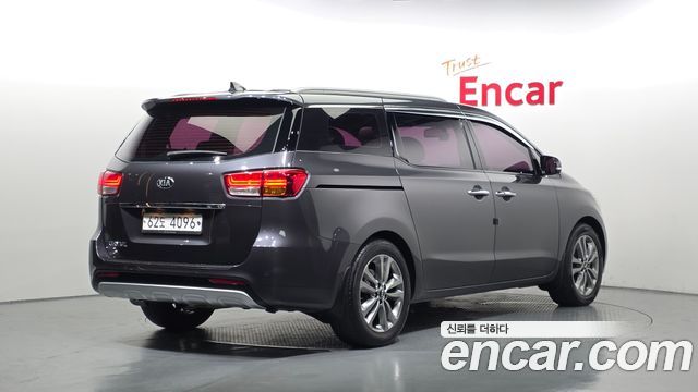 Kia Canival 2015 — photo 2