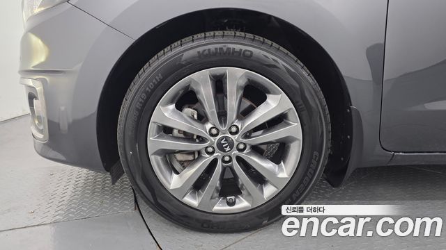Kia Canival 2015 — photo 5