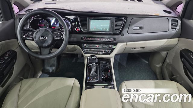 Kia Canival 2015 — photo 7