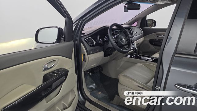 Kia Canival 2015 — photo 10