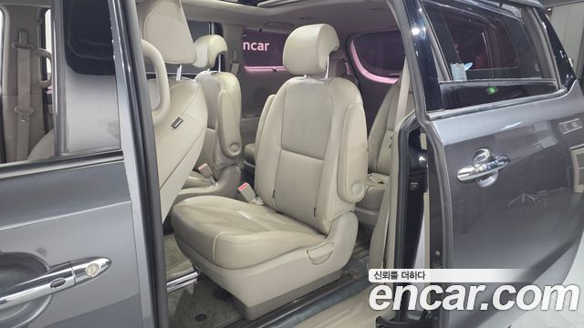 Kia Canival 2015 — photo 11
