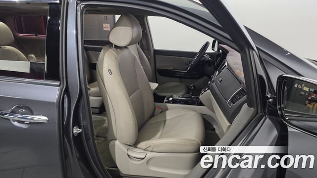 Kia Canival 2015 — photo 12