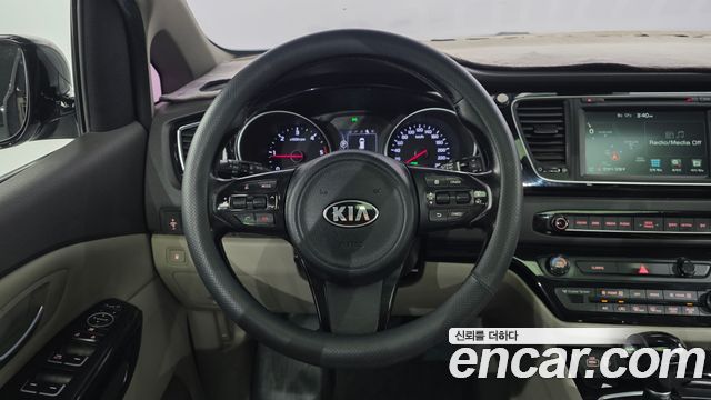 Kia Canival 2015 — photo 13