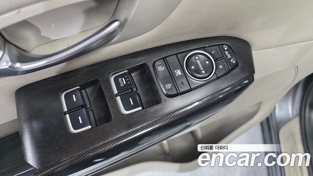 Kia Canival 2015 — photo 14