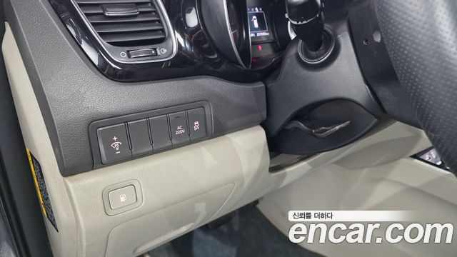 Kia Canival 2015 — photo 15