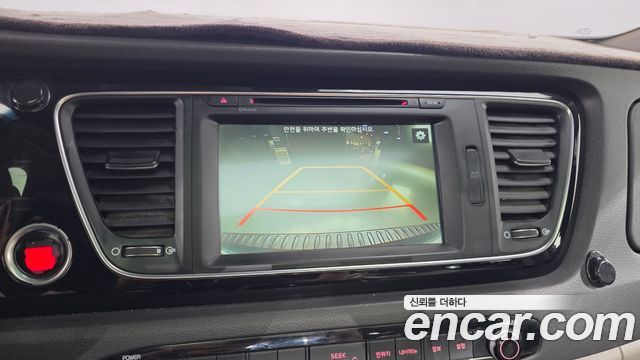 Kia Canival 2015 — photo 16