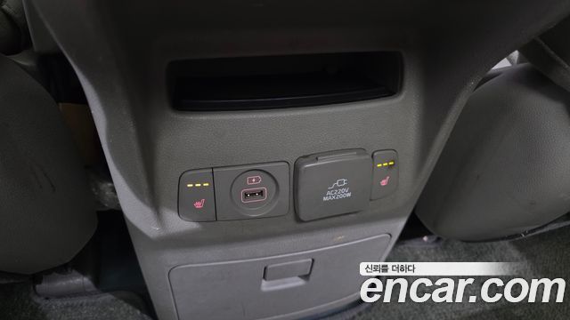 Kia Canival 2015 — photo 17