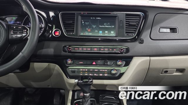 Kia Canival 2015 — photo 19