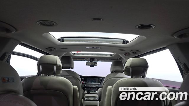 Kia Canival 2015 — photo 20
