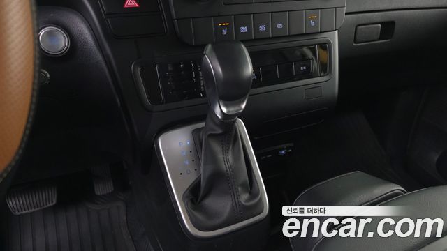 Hyundai Staria 2023 — photo 9