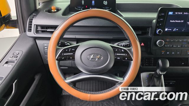 Hyundai Staria 2023 — photo 14